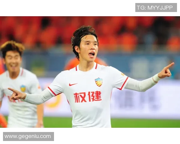 中超赛场邓涵文精准传中助力球队进攻展现个人技术风采