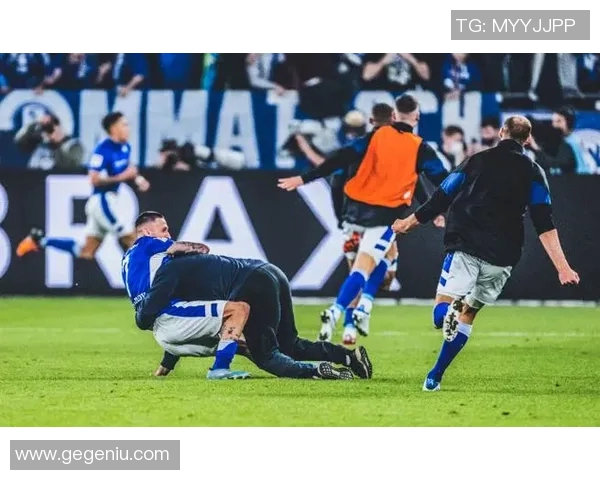 沙尔克04遭遇德甲惨败，连败局面难改劣势难以扭转